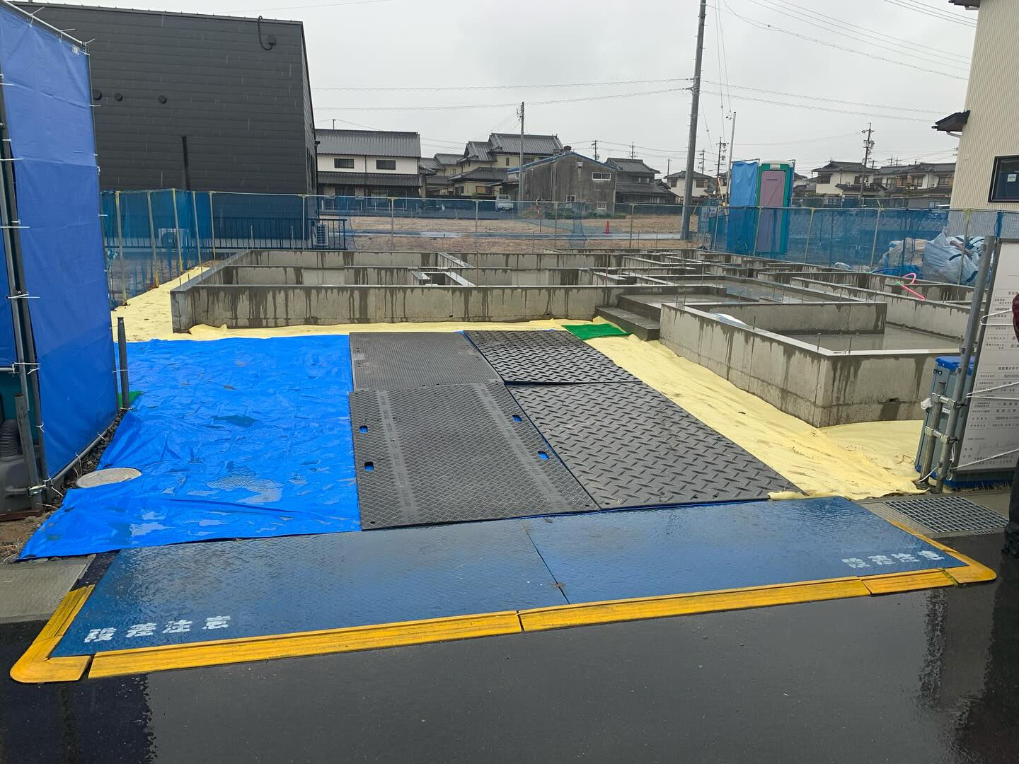 本日1件目の敷地養生を松阪市内でしました